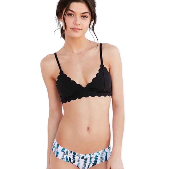 Out From Under Ayden Scallop Triangle Bra - Picture 3 of 8